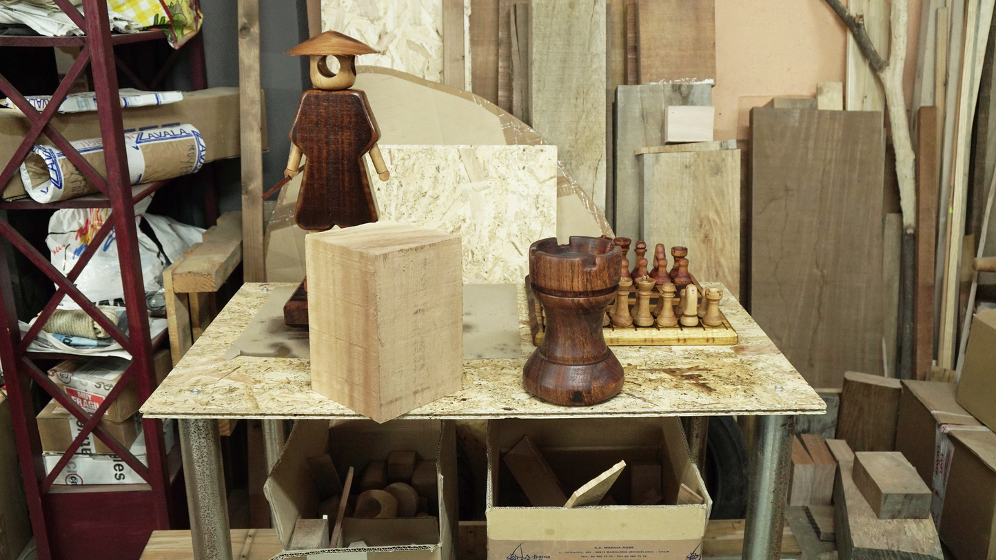 Figura decorativa de madera Torre ajedrez