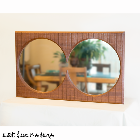 Espejo de diseño en madera colección "Campanela"